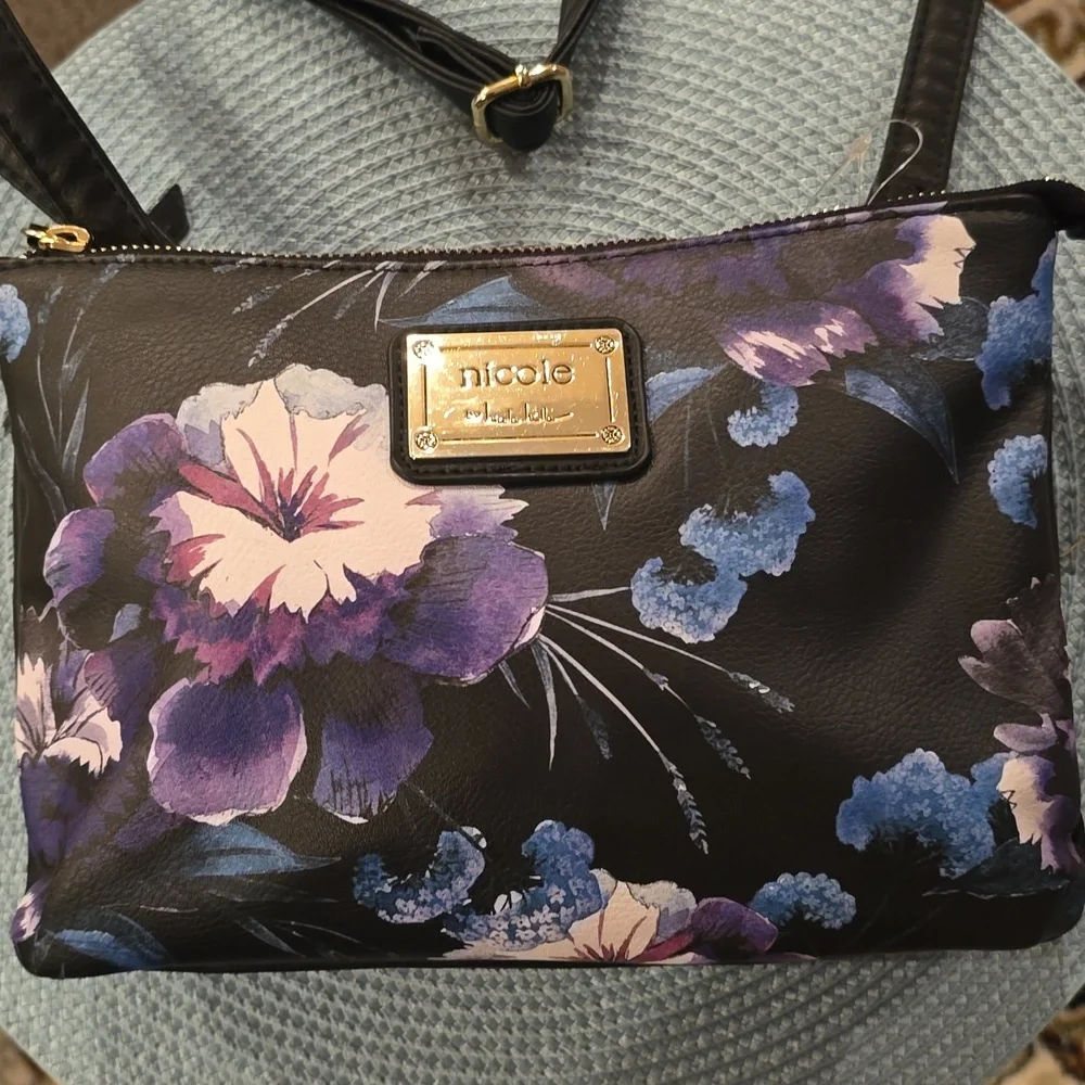 NICOLE BY NICOLE MILLER ADORABLE BLACK FLORAL PURSE/BAG